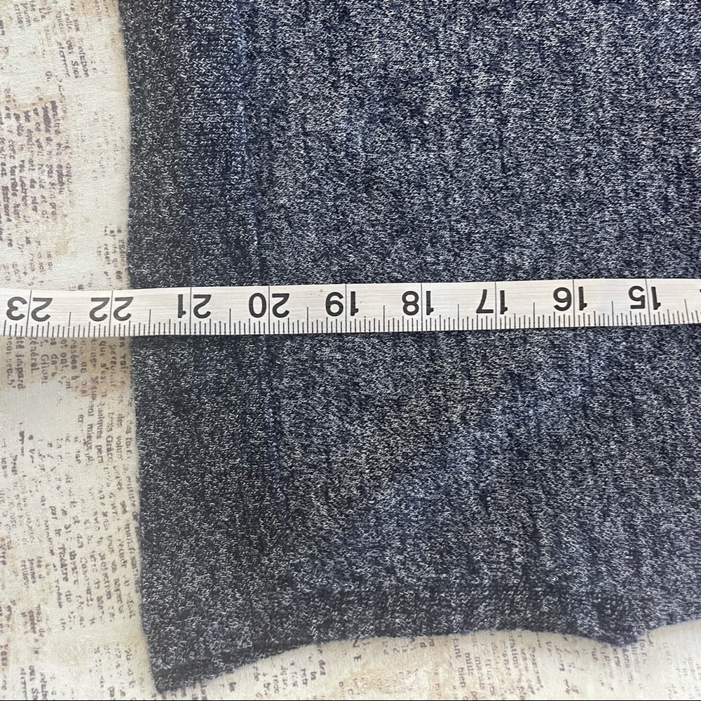 J Crew blue V neck sweater 55% merino wool 46% linen slits on side size XS - Picture 4 of 7